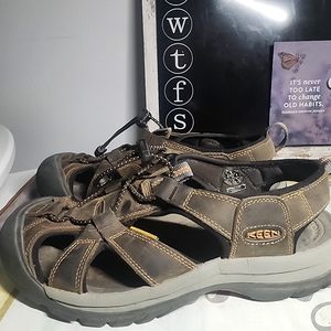 Keen men's Waterproof Sandal Anti-Odor Footbed Brown Size 9.